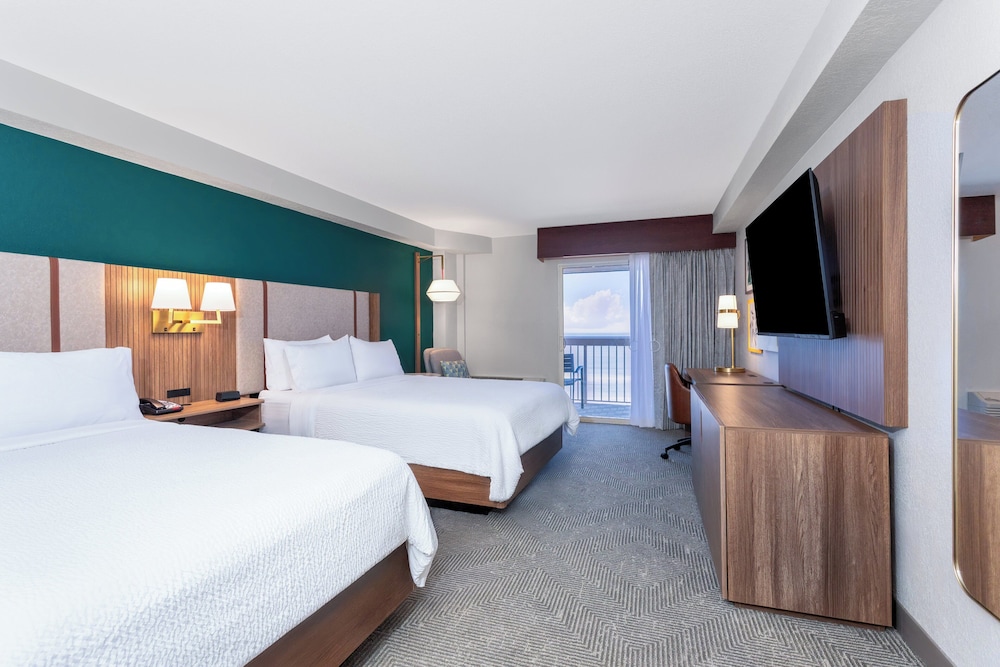 Holiday Inn & Suites Daytona Beach on the Ocean by IHG — Hotel rooms in Daytona Beach, Florida
