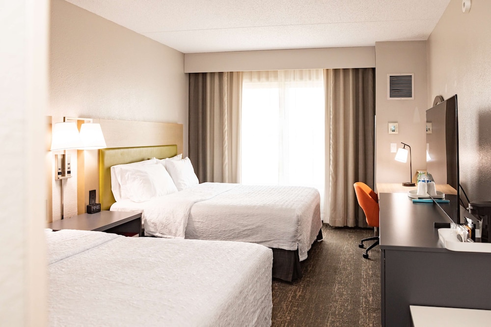 Hampton Inn & Suites Newark Airport Elizabeth — Hotel rooms in Elizabeth, New Jersey
