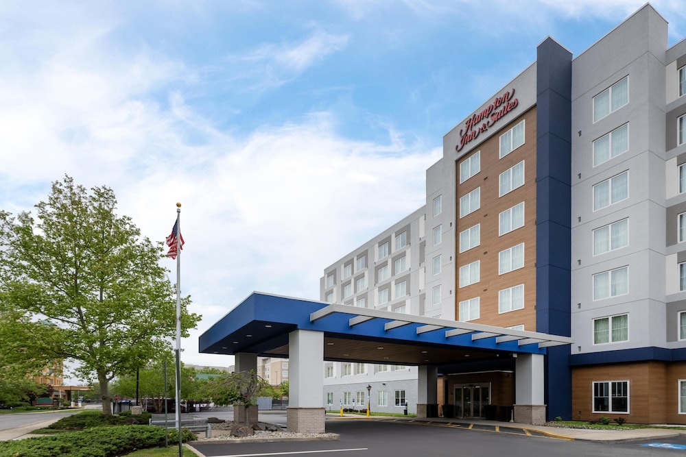 Hampton Inn & Suites Newark Airport Elizabeth — Hotel building in Elizabeth, New Jersey