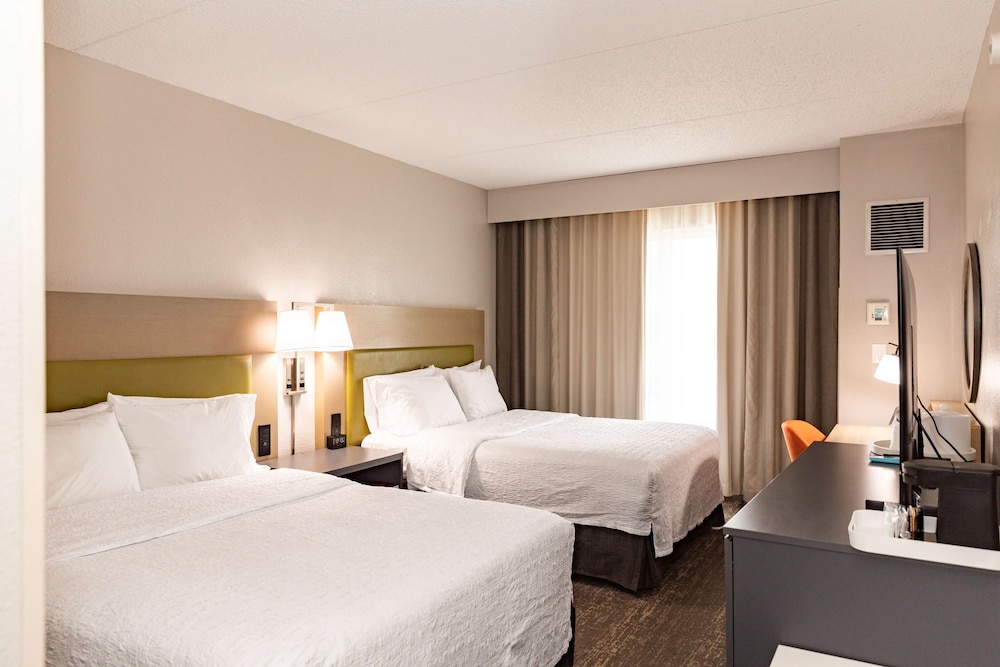 Hampton Inn & Suites Newark Airport Elizabeth — Hotel rooms in Elizabeth, New Jersey