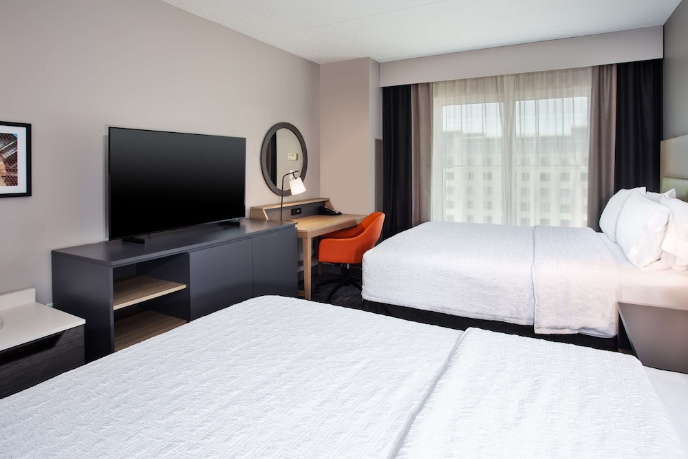 Hampton Inn & Suites Newark Airport Elizabeth — Hotel rooms in Elizabeth, New Jersey