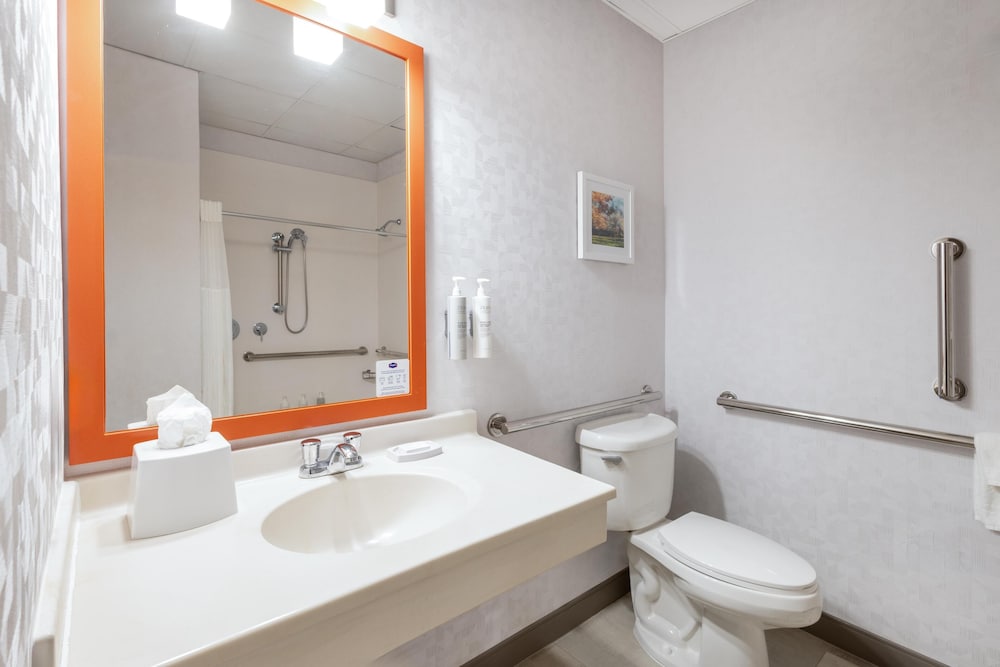 Hampton Inn & Suites Newark Airport Elizabeth — Hotel rooms in Elizabeth, New Jersey