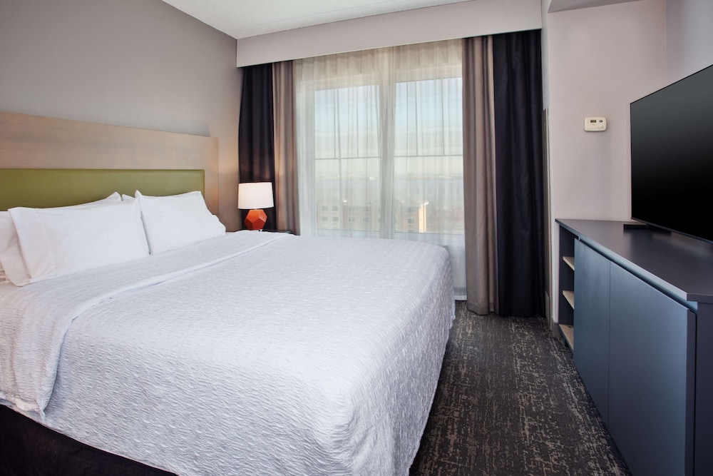 Hampton Inn & Suites Newark Airport Elizabeth — Hotel rooms in Elizabeth, New Jersey