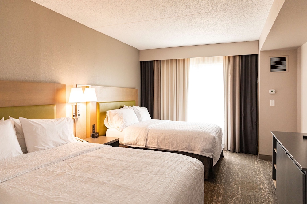 Hampton Inn & Suites Newark Airport Elizabeth — Hotel rooms in Elizabeth, New Jersey