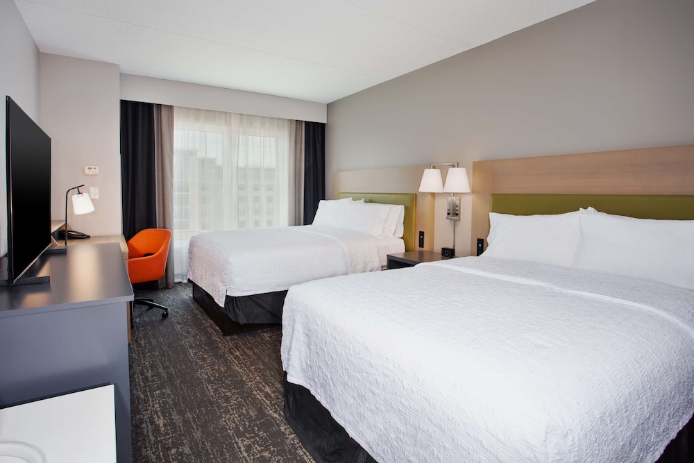 Hampton Inn & Suites Newark Airport Elizabeth — Hotel rooms in Elizabeth, New Jersey