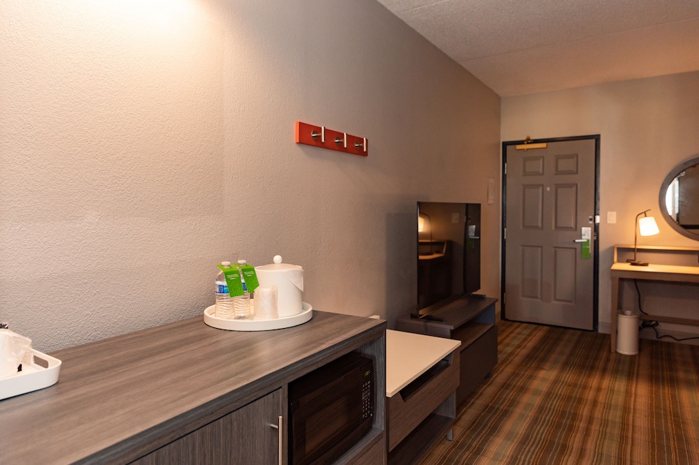 Hampton Inn & Suites Newark Airport Elizabeth — Hotel rooms in Elizabeth, New Jersey