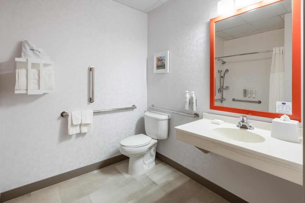 Hampton Inn & Suites Newark Airport Elizabeth — Hotel rooms in Elizabeth, New Jersey