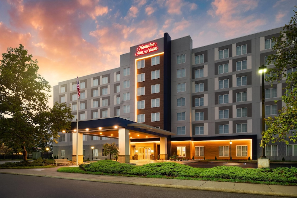 . Hampton Inn & Suites Newark Airport Elizabeth