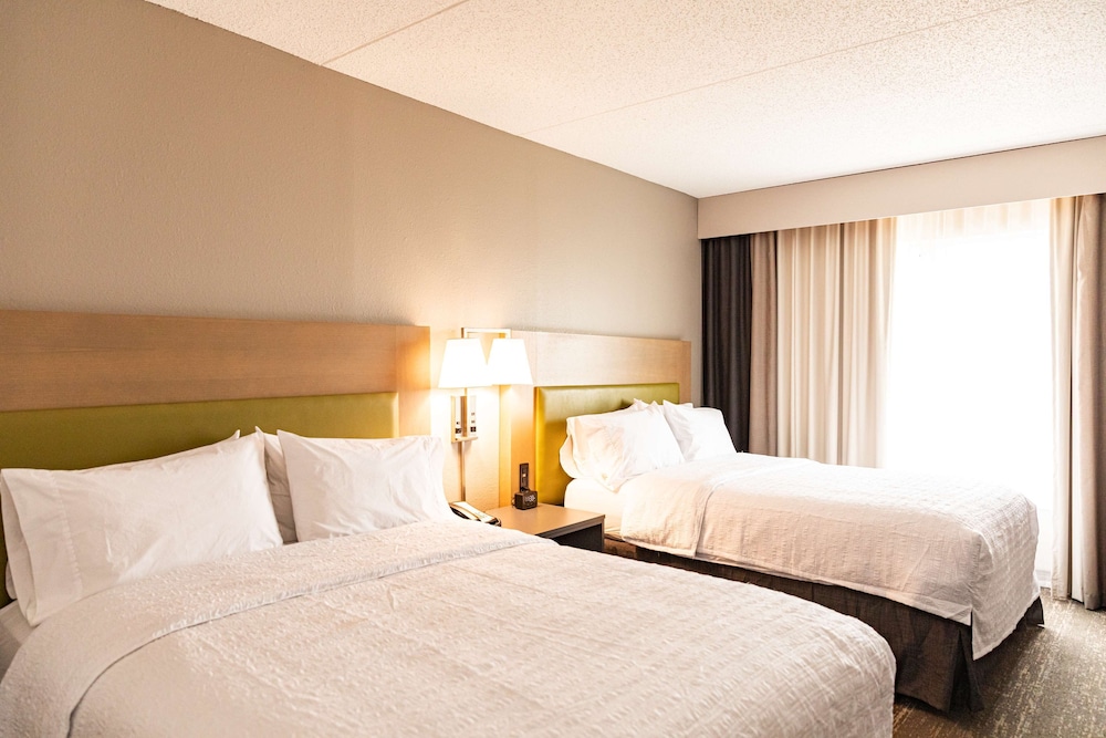 Hampton Inn & Suites Newark Airport Elizabeth — Hotel rooms in Elizabeth, New Jersey