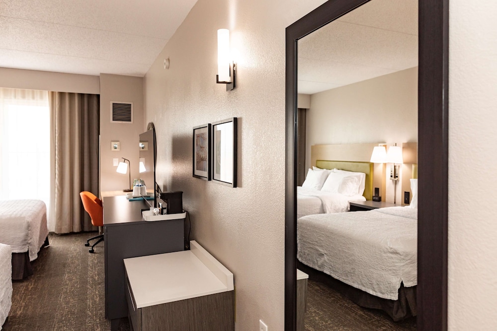 Hampton Inn & Suites Newark Airport Elizabeth — Hotel rooms in Elizabeth, New Jersey