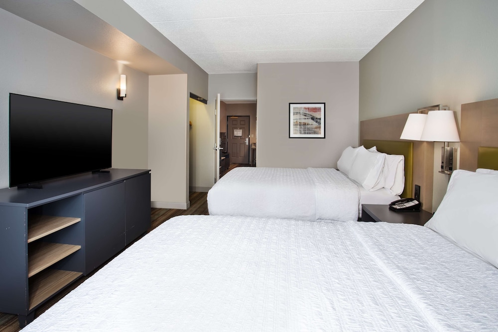 Hampton Inn & Suites Newark Airport Elizabeth — Hotel rooms in Elizabeth, New Jersey