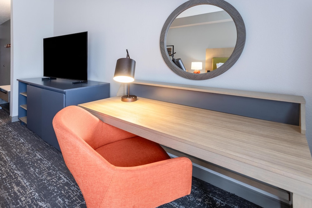 Hampton Inn & Suites Newark Airport Elizabeth — Hotel rooms in Elizabeth, New Jersey