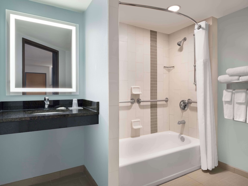 Hyatt Place Busch Gardens — Hotel rooms in Tampa, Florida