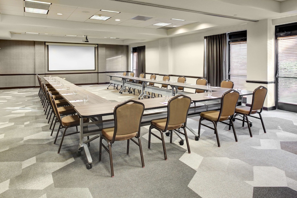 Hyatt Place Busch Gardens — Hotel building in Tampa, Florida