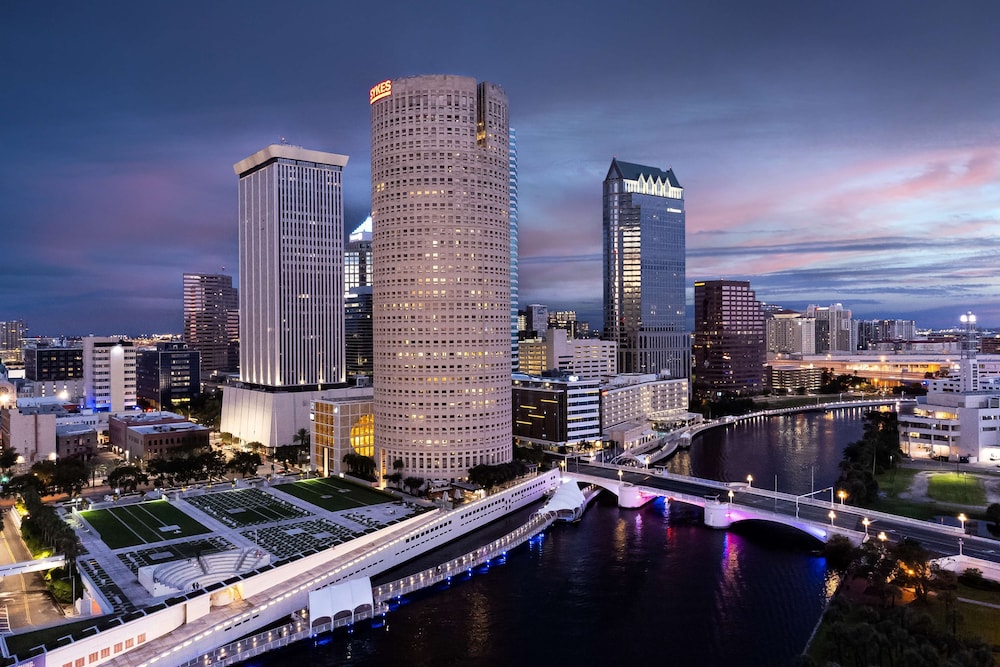 Hyatt Place Busch Gardens — Hotel building in Tampa, Florida