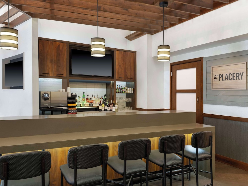 Hyatt Place Busch Gardens — Restaurant & bars in Tampa, Florida