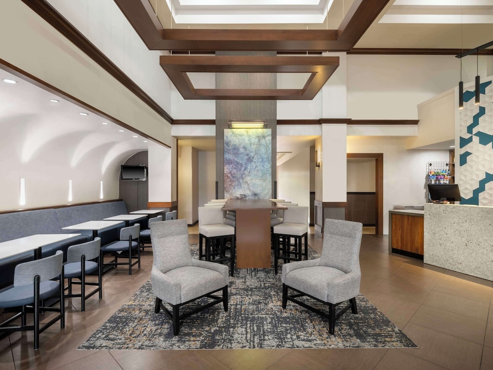 Hyatt Place Busch Gardens — Restaurant & bars in Tampa, Florida