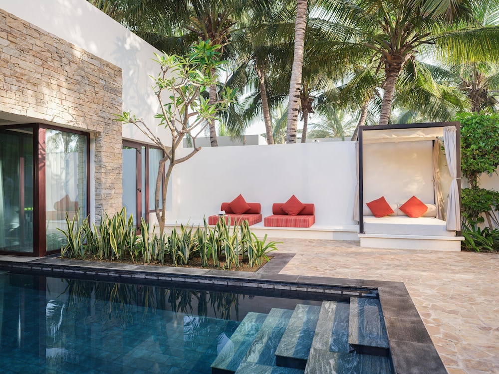 Al Baleed Resort Salalah by Anantara — Swimming pool in Salalah
