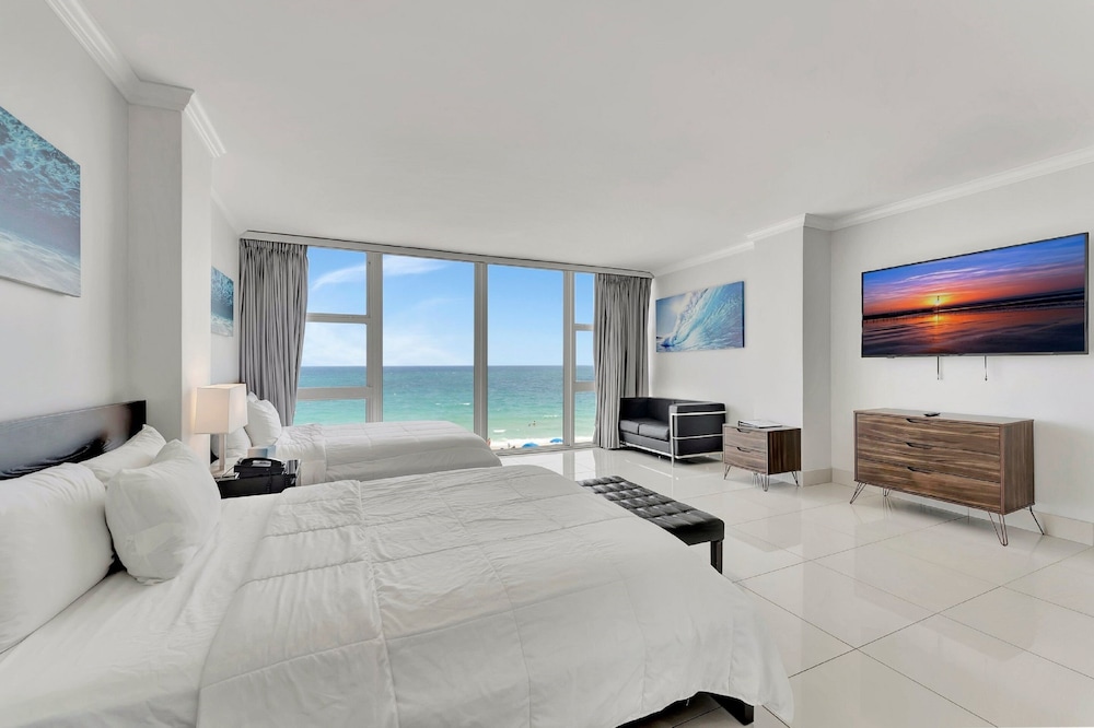Ocean Manor Beach Hotel — Hotel rooms in Fort Lauderdale, Florida