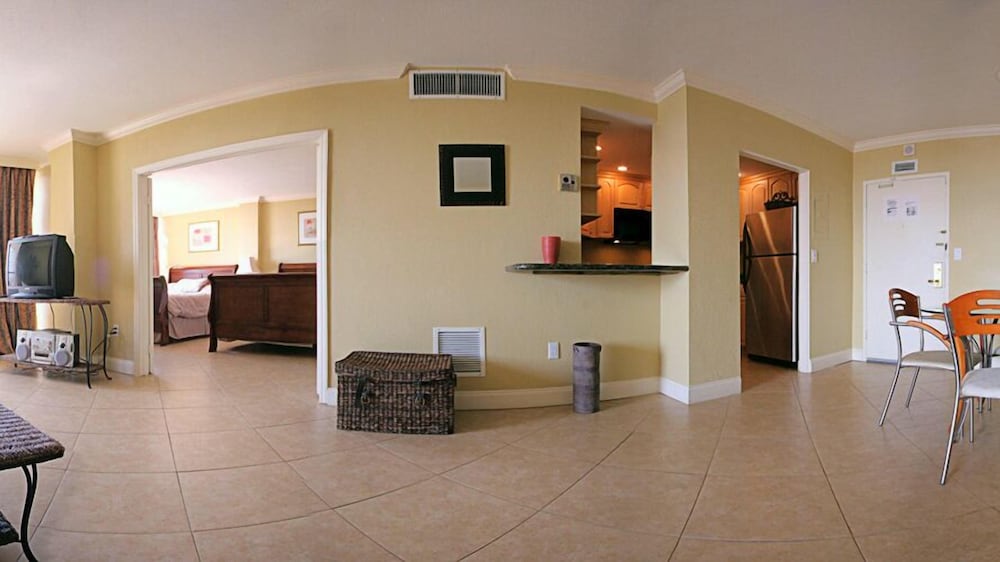 Ocean Manor Beach Hotel — Hotel rooms in Fort Lauderdale, Florida
