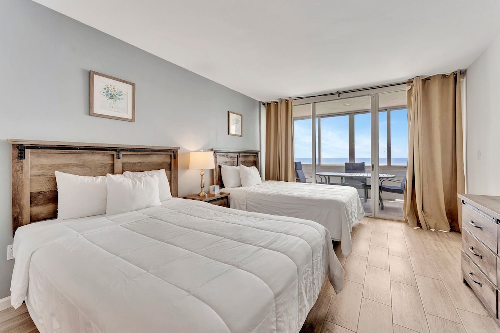 Ocean Manor Beach Hotel — Hotel rooms in Fort Lauderdale, Florida