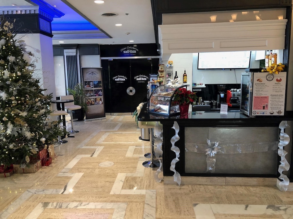 Ocean Manor Beach Hotel — Restaurant & bars in Fort Lauderdale, Florida
