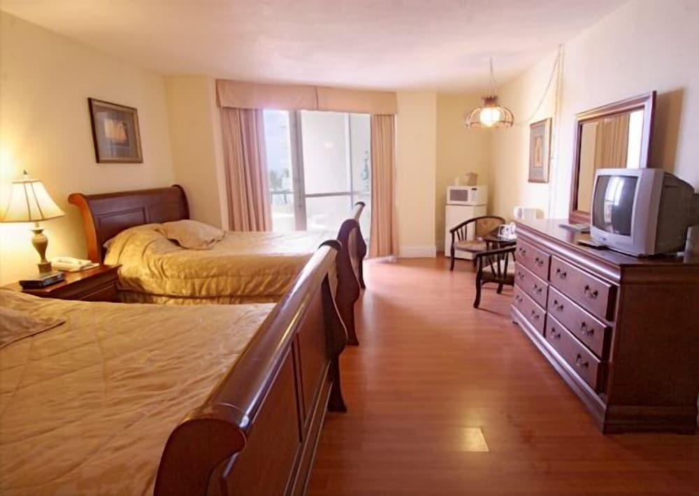 Ocean Manor Beach Hotel — Hotel rooms in Fort Lauderdale, Florida