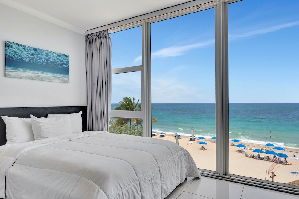 Ocean Manor Beach Hotel — Hotel rooms in Fort Lauderdale, Florida