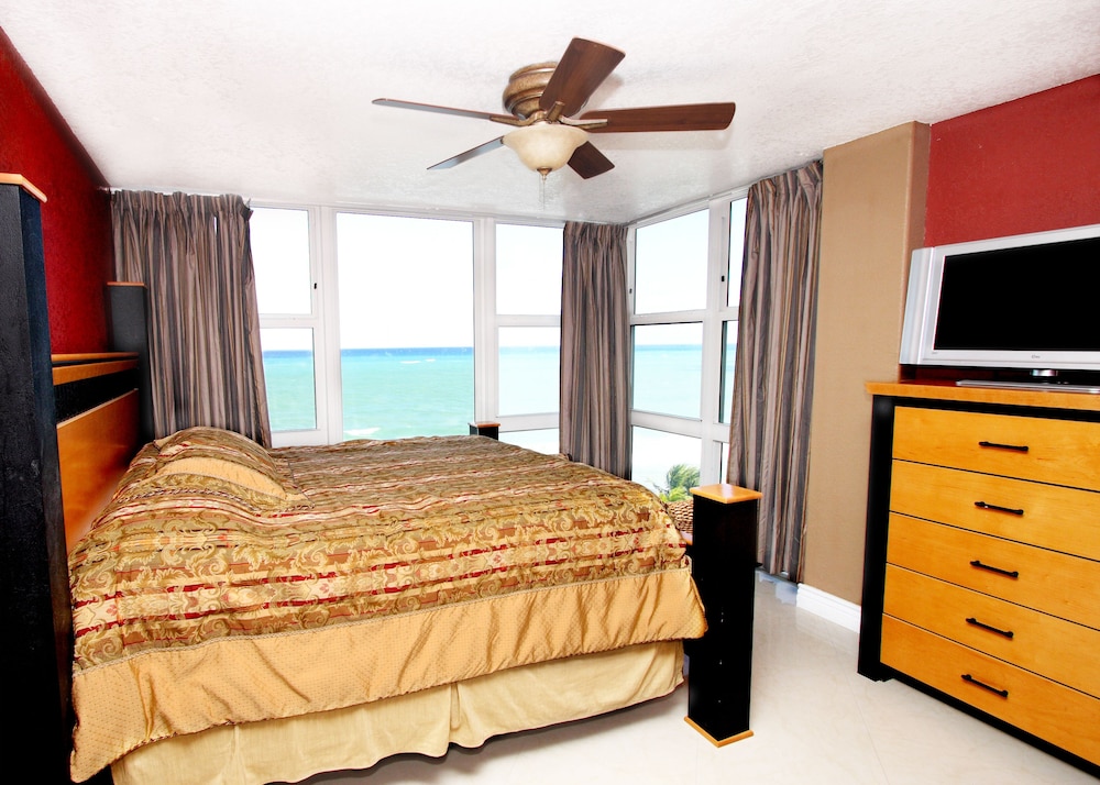 Ocean Manor Beach Hotel — Hotel rooms in Fort Lauderdale, Florida