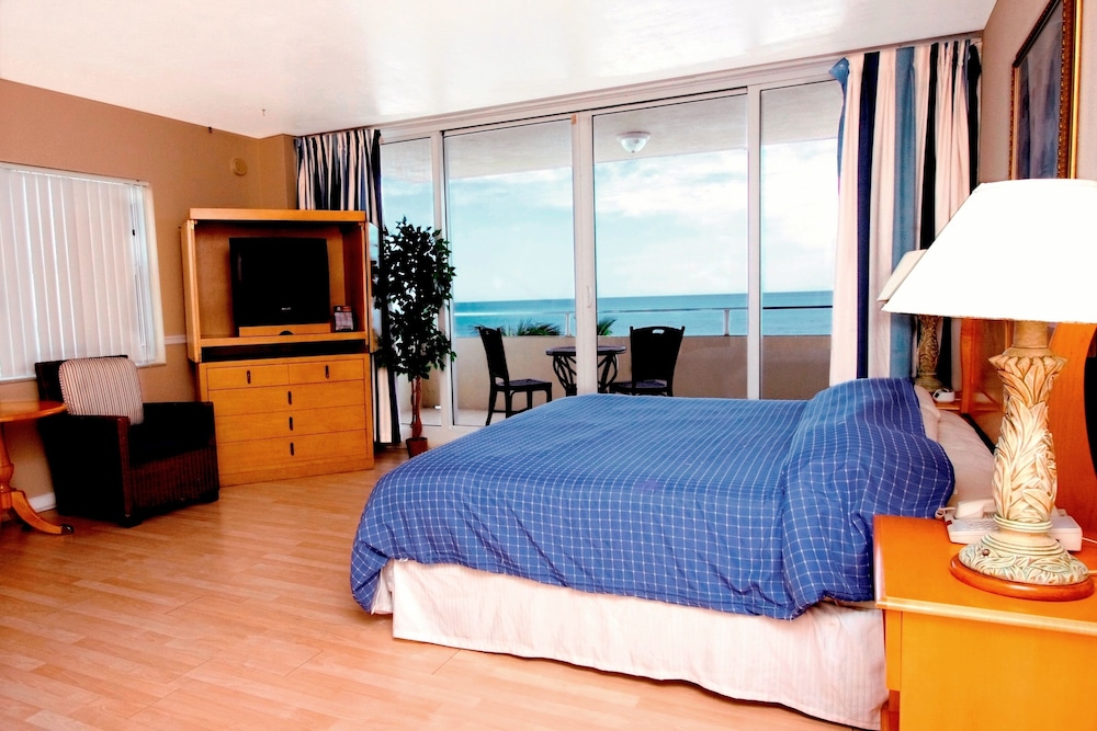 Ocean Manor Beach Hotel — Hotel rooms in Fort Lauderdale, Florida