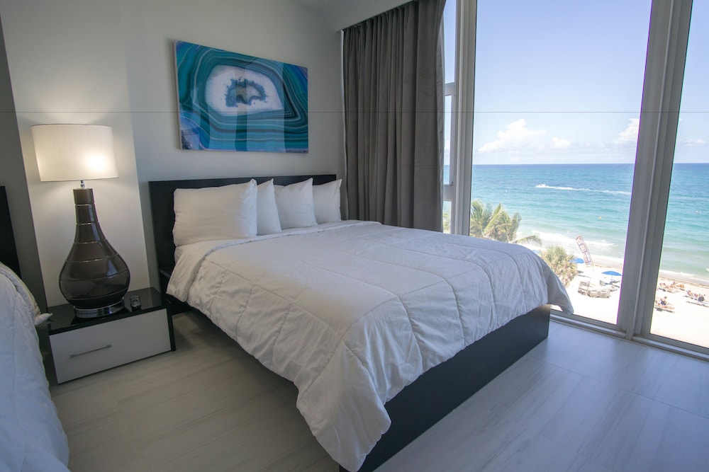 Ocean Manor Beach Hotel — Hotel rooms in Fort Lauderdale, Florida