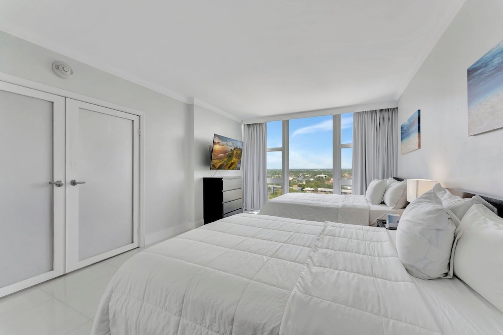 Ocean Manor Beach Hotel — Hotel rooms in Fort Lauderdale, Florida