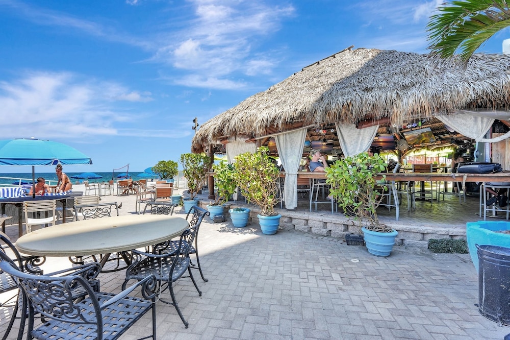 Ocean Manor Beach Hotel — Restaurant & bars in Fort Lauderdale, Florida