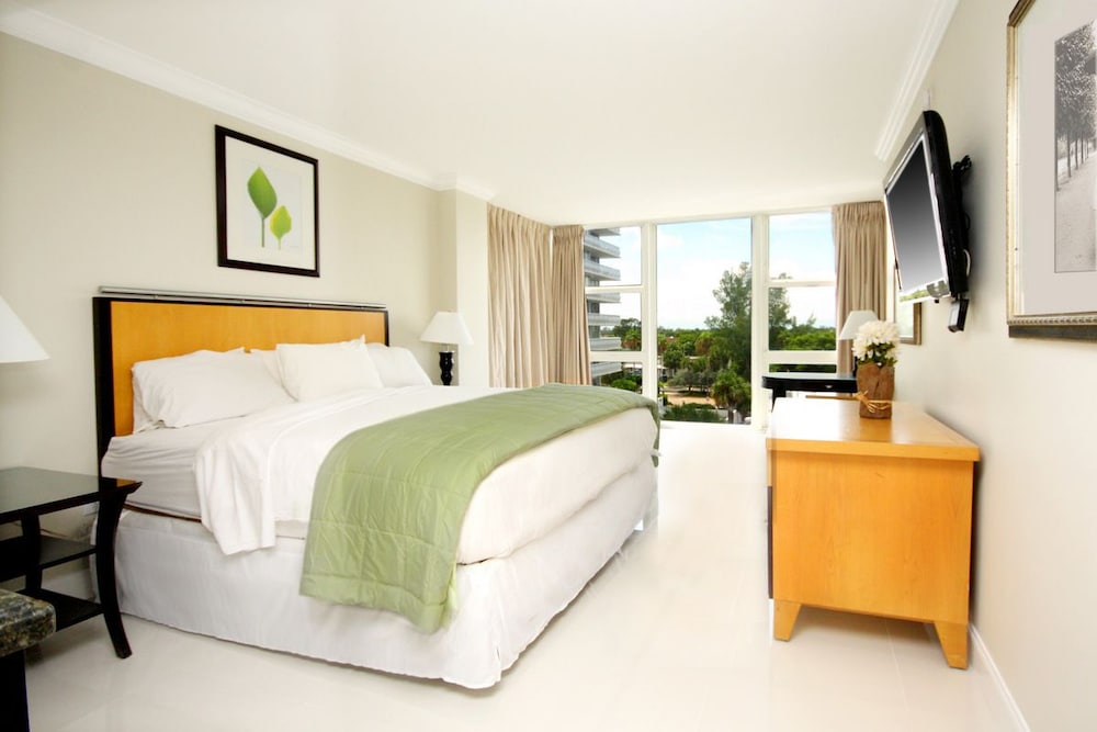 Ocean Manor Beach Hotel — Hotel rooms in Fort Lauderdale, Florida