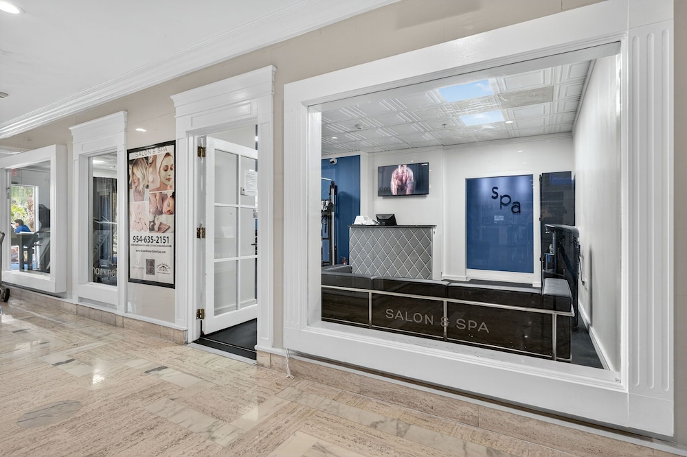 Ocean Manor Beach Hotel — Hotel building in Fort Lauderdale, Florida