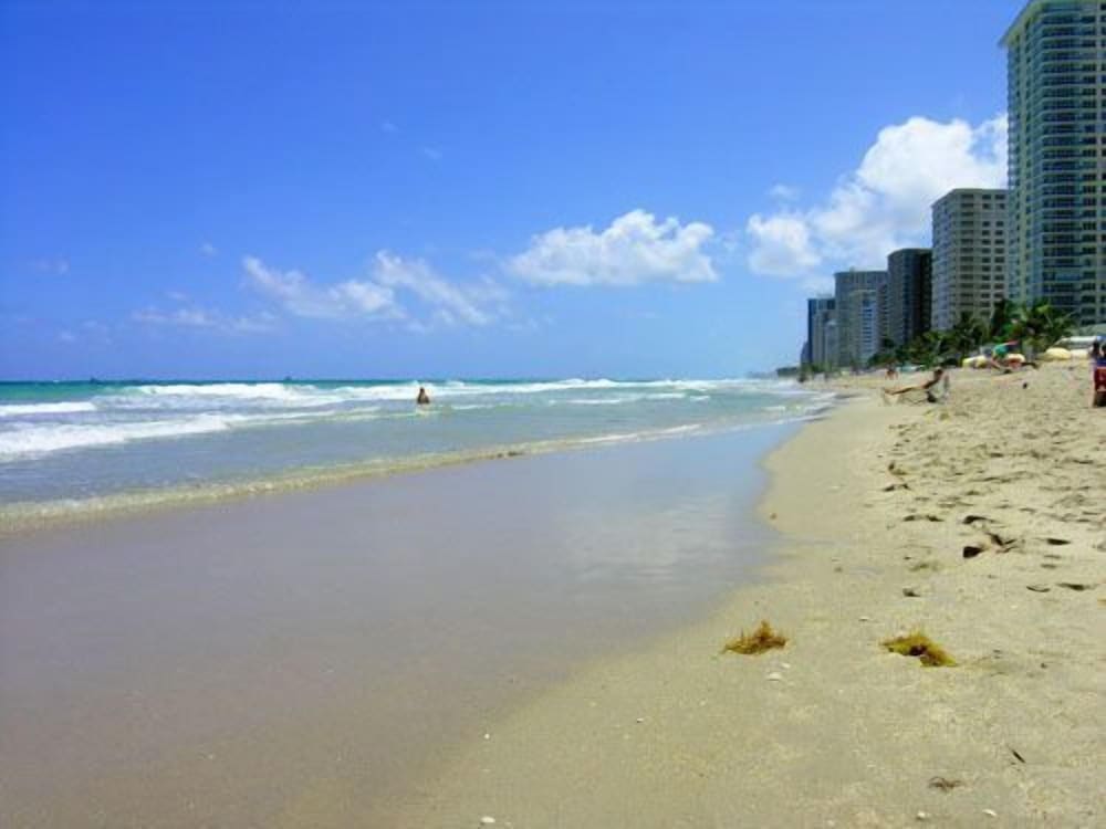 Ocean Manor Beach Hotel — Beach in Fort Lauderdale, Florida