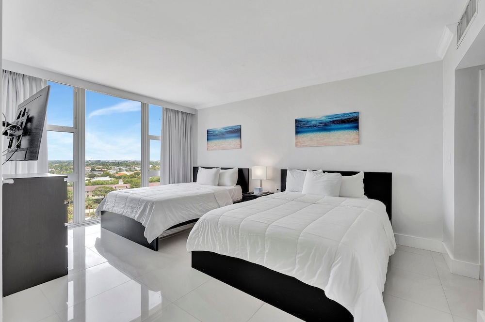 Ocean Manor Beach Hotel — Hotel rooms in Fort Lauderdale, Florida