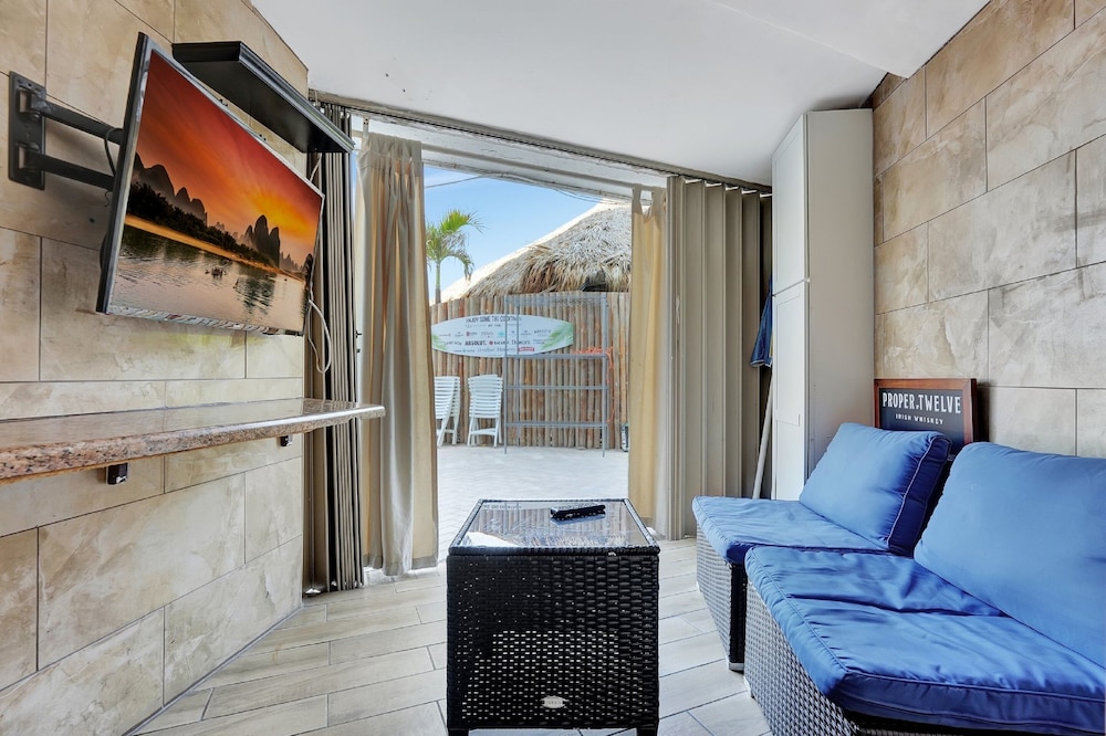 Ocean Manor Beach Hotel — Hotel rooms in Fort Lauderdale, Florida