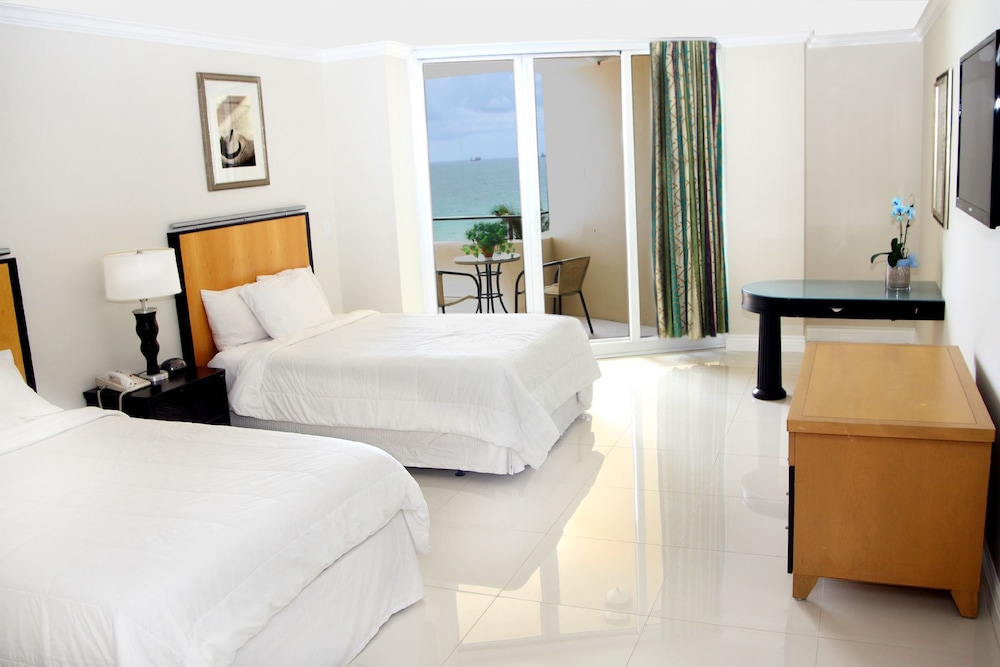 Ocean Manor Beach Hotel — Hotel rooms in Fort Lauderdale, Florida