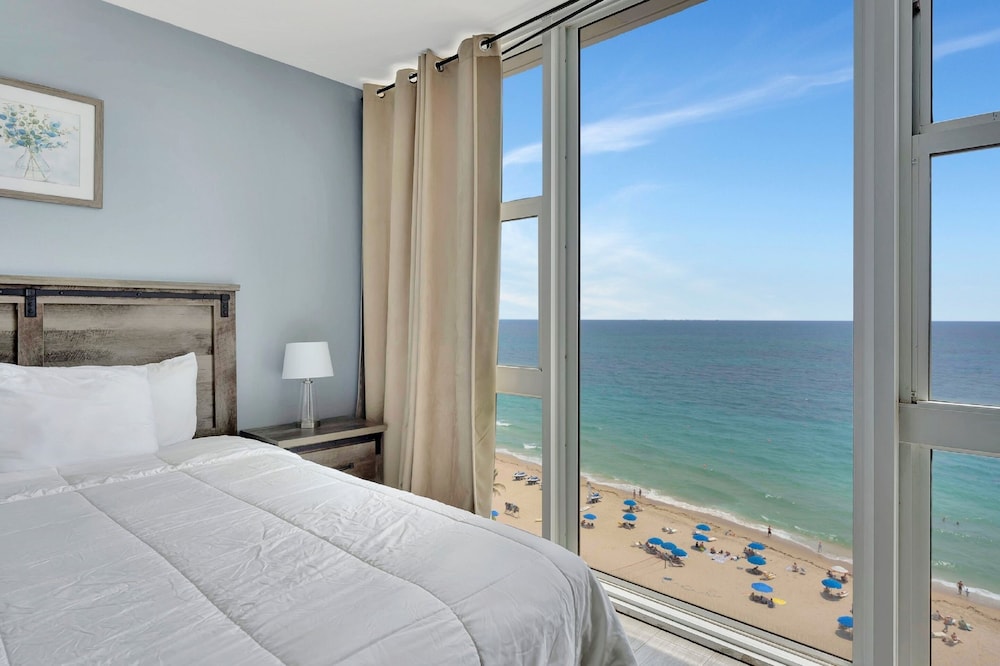 Ocean Manor Beach Hotel — Hotel rooms in Fort Lauderdale, Florida