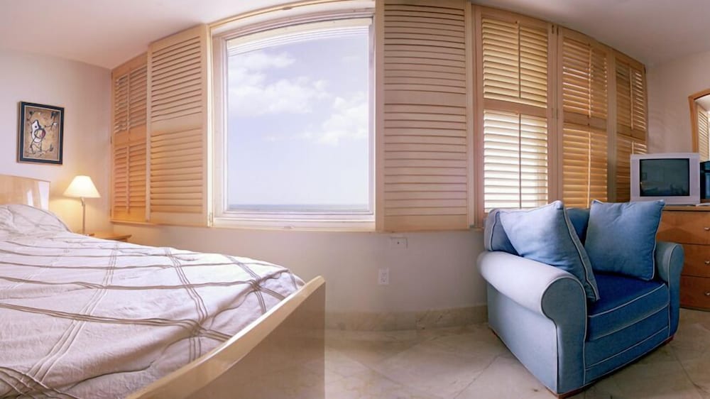 Ocean Manor Beach Hotel — Hotel rooms in Fort Lauderdale, Florida