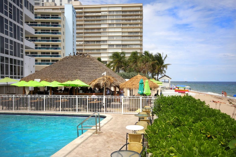 Ocean Manor Beach Hotel — Beach in Fort Lauderdale, Florida