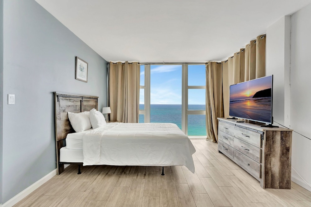 Ocean Manor Beach Hotel — Hotel rooms in Fort Lauderdale, Florida