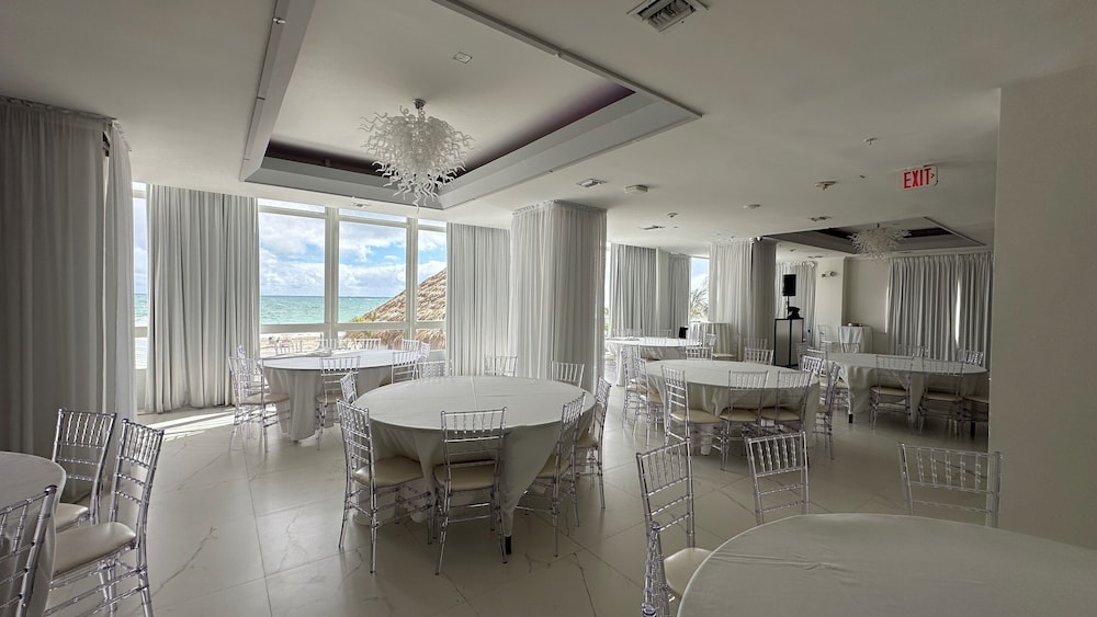 Ocean Manor Beach Hotel — Hotel building in Fort Lauderdale, Florida