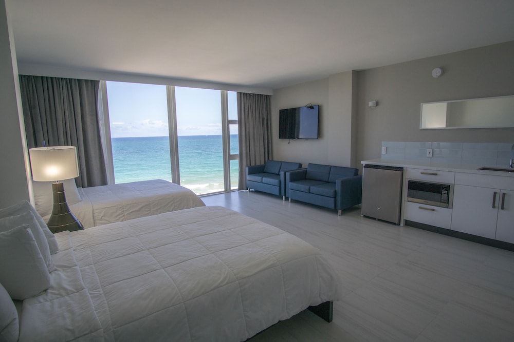 Ocean Manor Beach Hotel — Hotel rooms in Fort Lauderdale, Florida