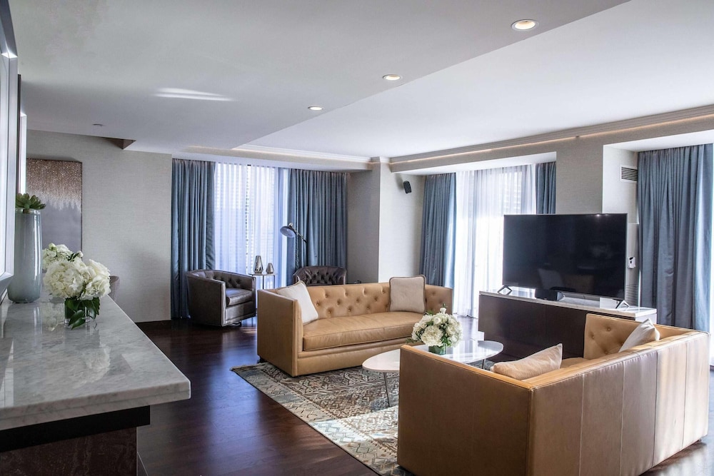 Radisson Blu Aqua Hotel Chicago — Hotel rooms in Chicago, Illinois