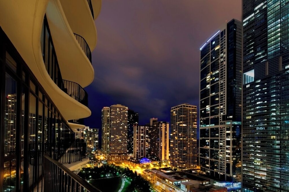 Radisson Blu Aqua Hotel Chicago — Hotel rooms in Chicago, Illinois