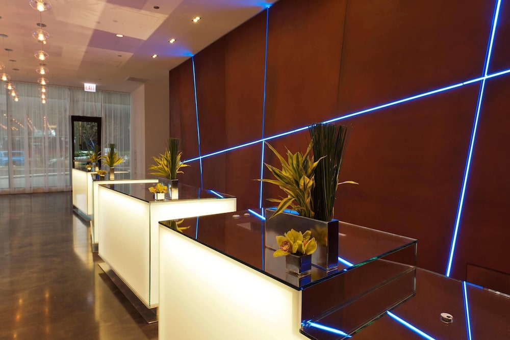 Radisson Blu Aqua Hotel Chicago — Restaurant & bars in Chicago, Illinois