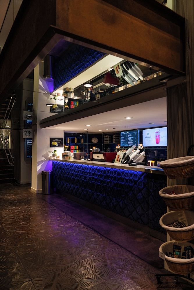 Radisson Blu Aqua Hotel Chicago — Restaurant & bars in Chicago, Illinois