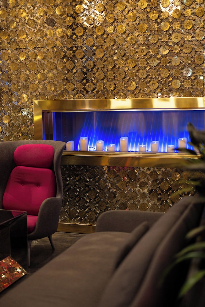 Radisson Blu Aqua Hotel Chicago — Hotel building in Chicago, Illinois